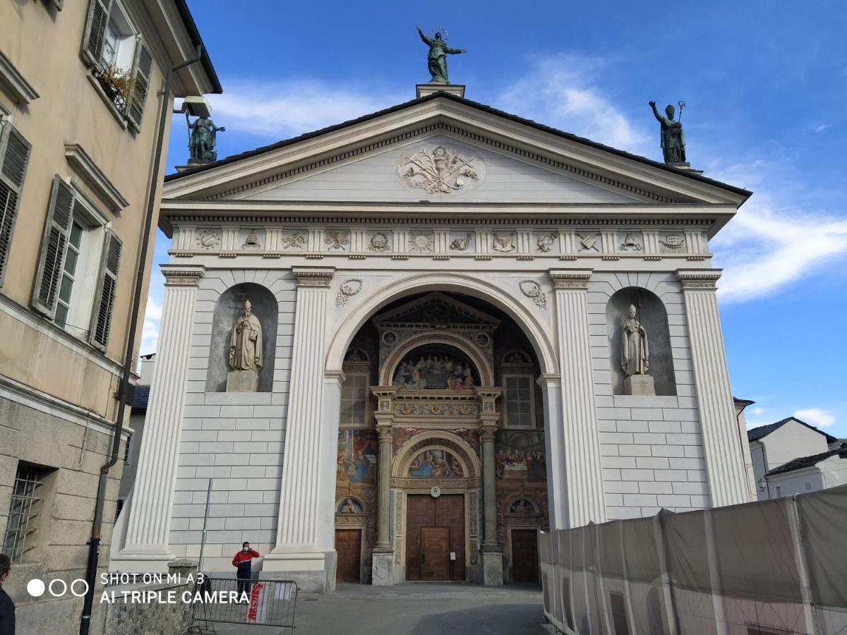 Un Oeil Sur La Cathedrale Apartment Aosta Exterior photo